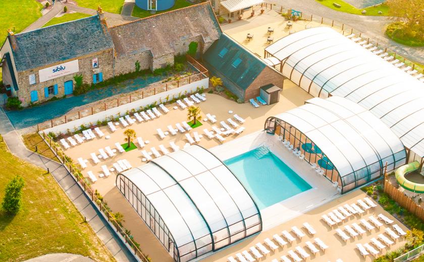 La piscine du Domaine de Litteau vu de Drone