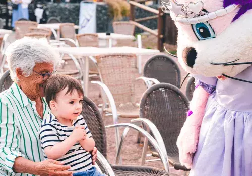 Club enfant à bonne anse plage avec la mascotte Lilly
