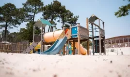 Aire de jeux pour enfants avec du sable