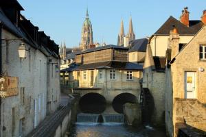 Parcourir le vieux Bayeux